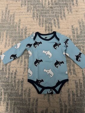 Long-Sleeve Shark Print Baby Bodysuit in Light Blue